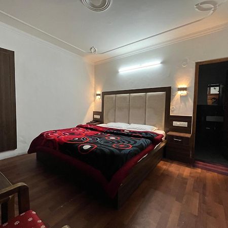 Hotel Premier Mall Road Manali ภายนอก รูปภาพ