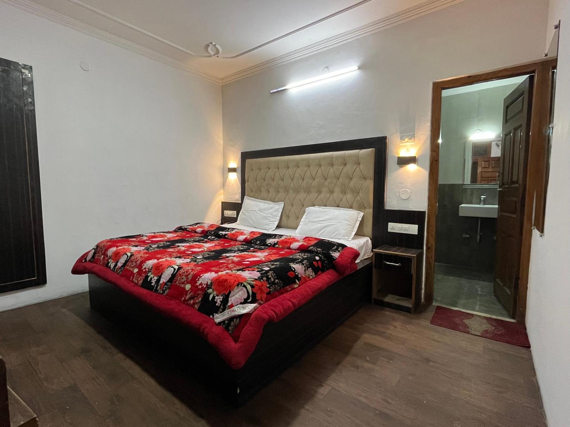 Hotel Premier Mall Road Manali ภายนอก รูปภาพ